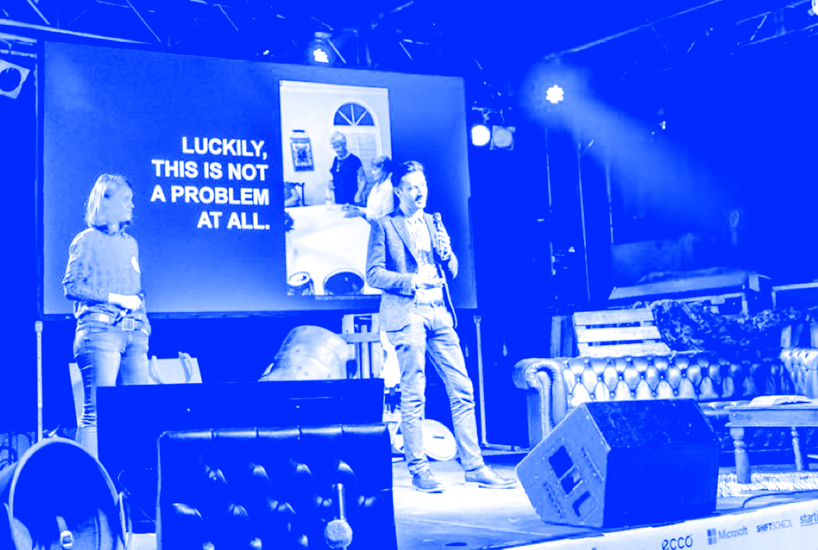 Richard on stage as speaker on the Year of the X conference